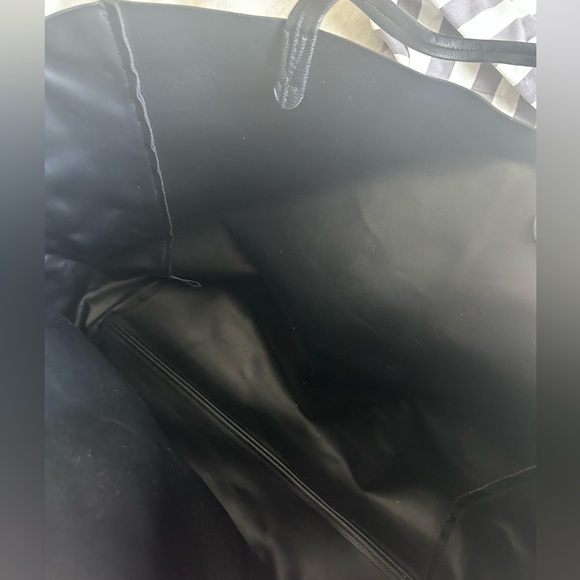 Lot of 2 Victoria’s Secret totes NWT - Picture 2 of 6